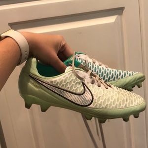 Nike Magista Ola FG Soccer Cleats